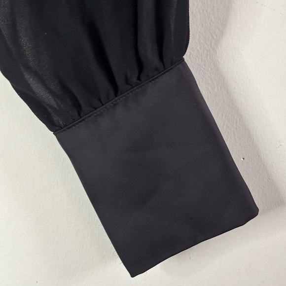 Forever 21 Women’s Black Satin Poly Blend Long Sleeve V-Neck Crop Blouse Size L - Picture 8 of 12